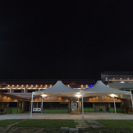 Yanam Resorts Eksteriør billede